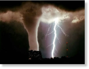 Klicken um zu vergrößern Tornado and Lightning