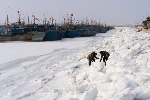 Klicken um zu vergrößern winter, eiszeit, festgefrorene schiffe, china