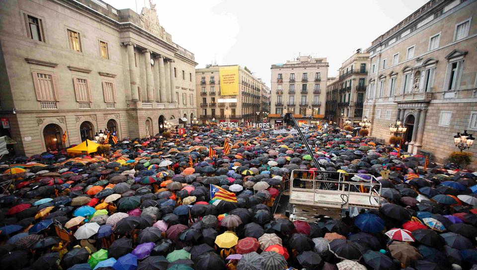 Zehntausende Katalanen protestieren gegen Referendum-Stopp