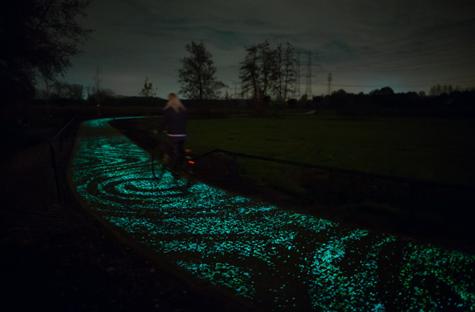 Sternennacht - Solarbetriebener van Gogh Fahrradweg