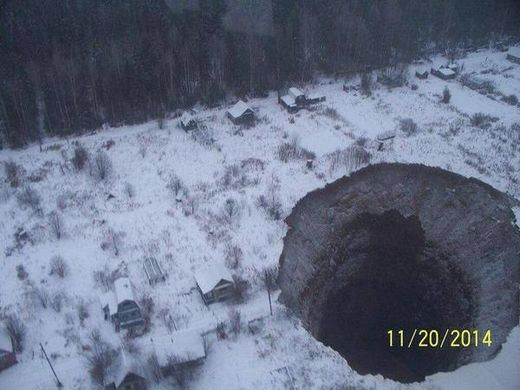 Sinkhole Perm Nov 2014