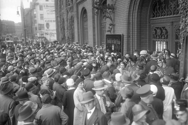Berlin, Bankenkrach, Andrang bei der Sparkasse 13. Juli 1931