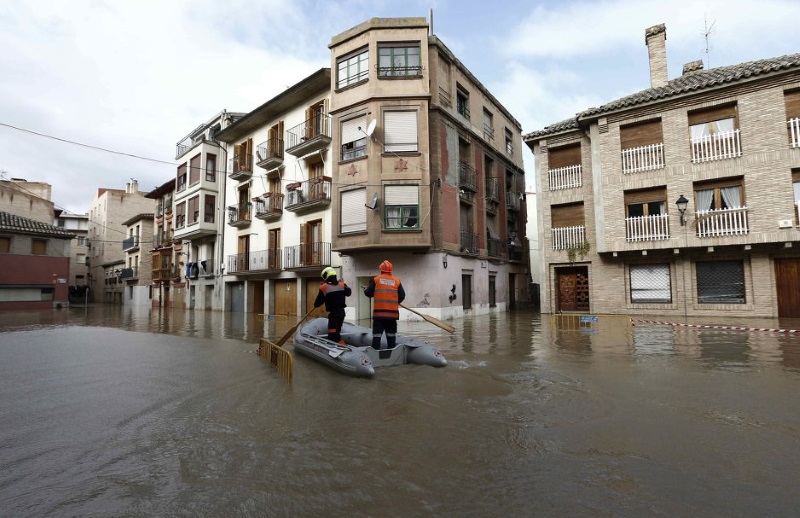 Floods in Aragonija, river Ebro rising
