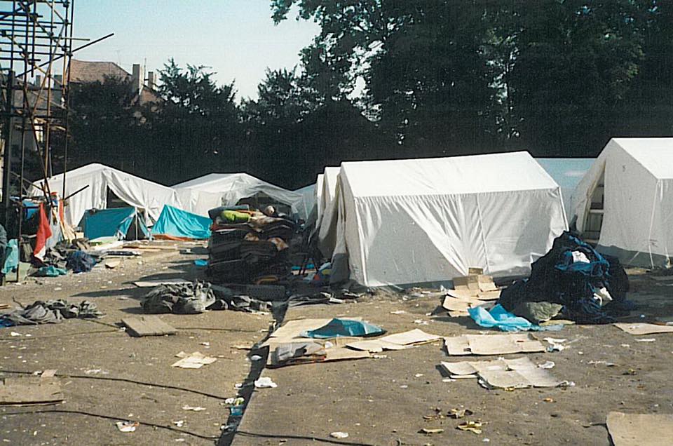 Camp auf dem Gelände der Prager Botschaft 1989