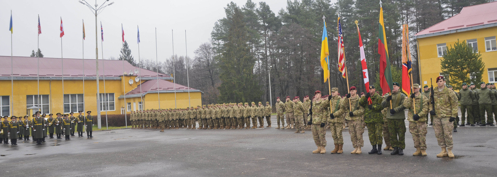 Soldaten der multinationalen Ukraine-Trainingsgruppe