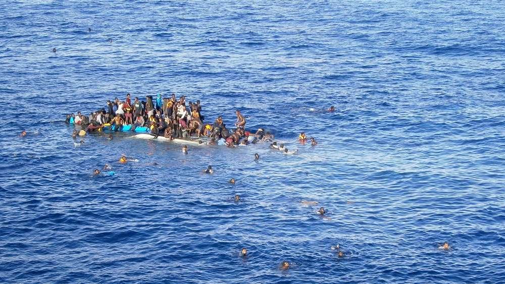 flüchtlinge,flüchtlingsboot