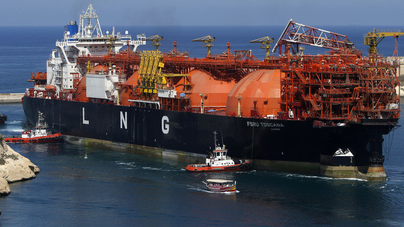 Gas tanker ship