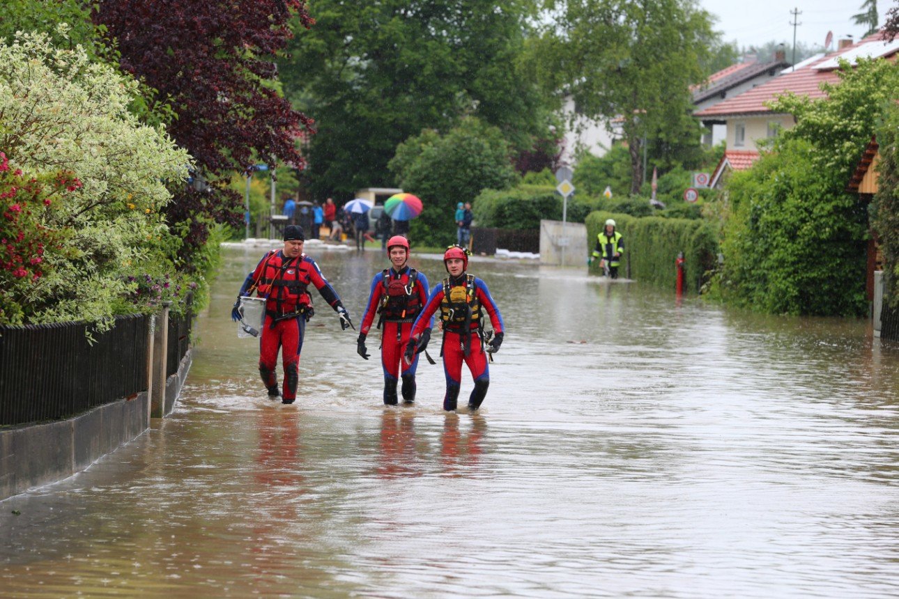 In der oberbayerischen Gemeinde Polling gab es am Sonntag großflächige Überschwemmungen.