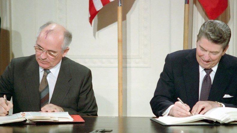 Gorbatschow Reagan Unterzeichnung INF-Vertrag