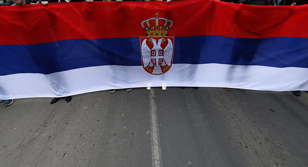 Flagge von Serbien in Belgrad