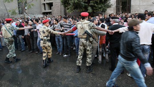 Soldaten & Demonstranten - Kairo