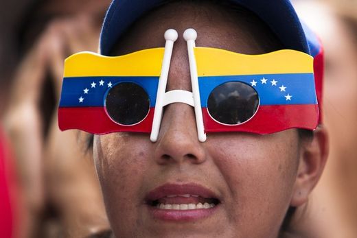 mann mit venezuela brille