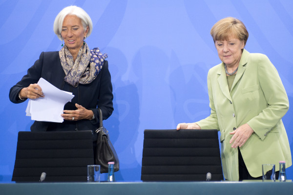 IWF-Chefin Christine Lagarde empfiehlt Angela Merkel, wie man die deutschen Steuergelder sinnvoll nutzen kann.