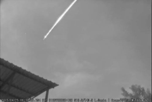 Minas Gerais,  Brasil Fireball Meteor 0838UTC 25APR2015