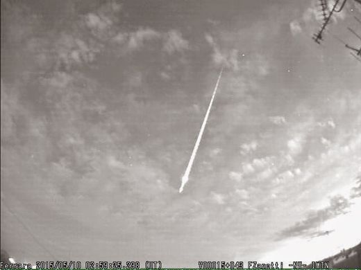 Ferrara Italia Bolide Meteor 0259 UT 10MAY2015