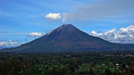 indenisa volcan volcano sinabung