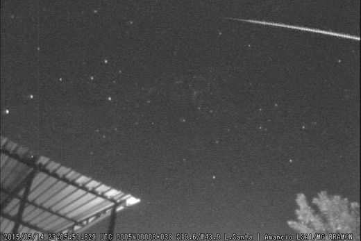 Brazil Long Duration Fireball 0551 UTC 14MAY2015