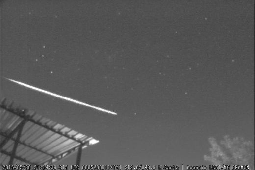 MG, Brasil Meteor 2114UTC 30MAY2015 w/video