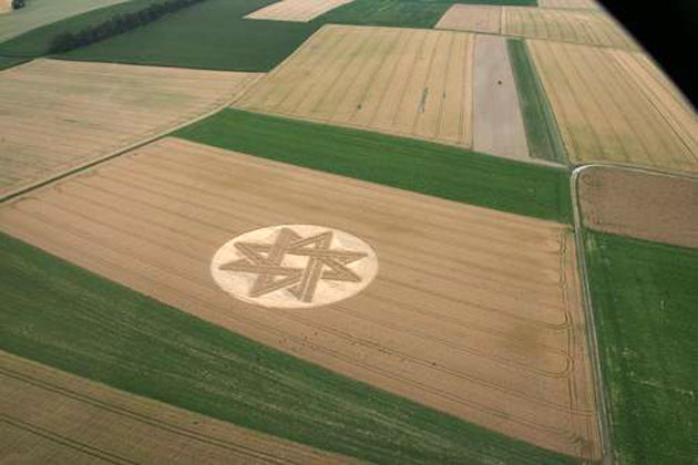 Kornkreis nördlich von Alling, entdeckt am 17. Juli 2015 - crop circle