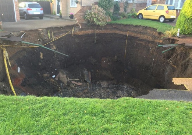 Twenty metre sinkhole appears overnight in St Albans September 2015