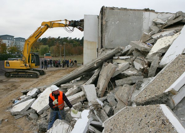 Abriss Plattenbau Brandenburg
