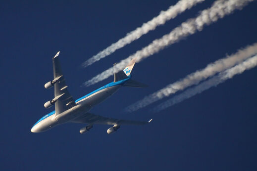 Condensation trails contrails Boeing 747