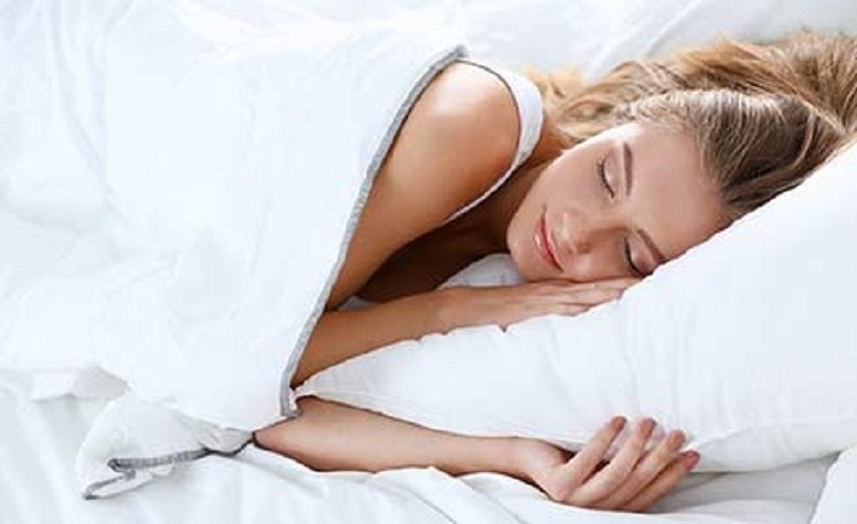 Frau im Schlaf Schlafqualität