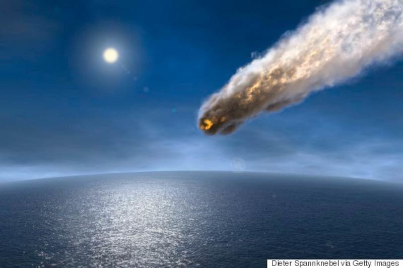 meteor explodes Atlantic 2016