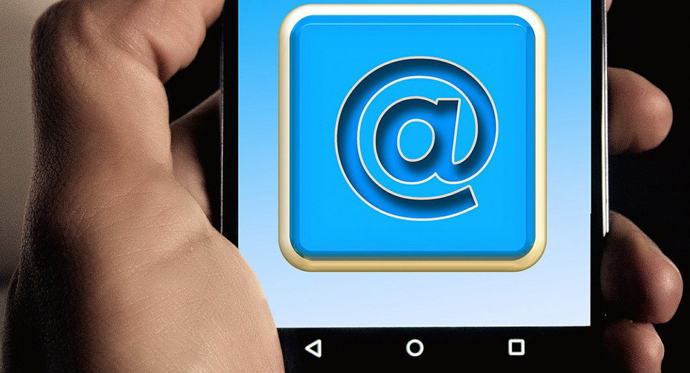 Smart-Phone mit at-Zeichen @