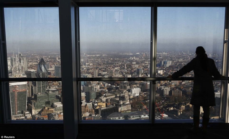 Glasscheibe,Fenster,Aussicht auf Stadt