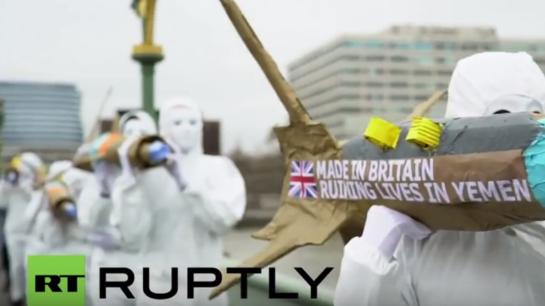 maskenmarsch protest waffenindustrie london