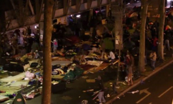 straßenschlacht paris migranten rechtsextreme