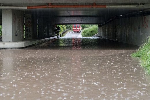 überschwemmung österreich
