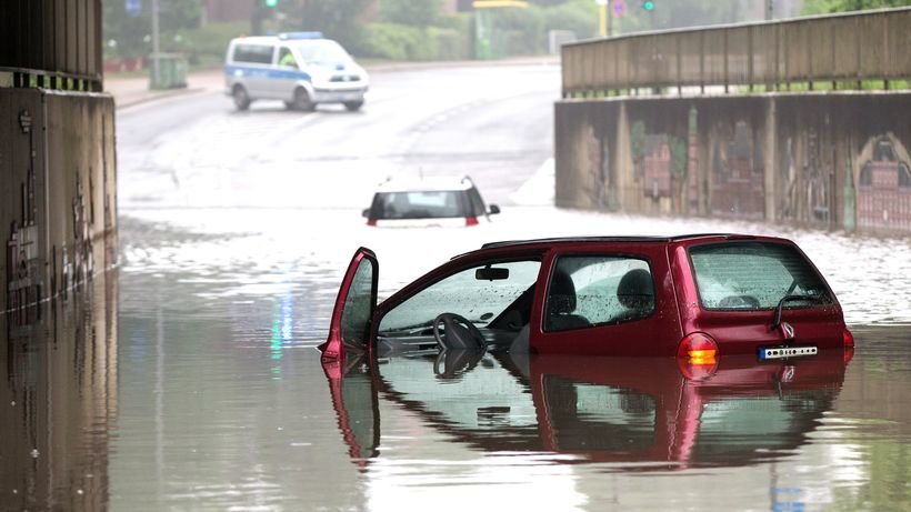 Überflutete Straßenunterführung in Oberhausen Mai 2016