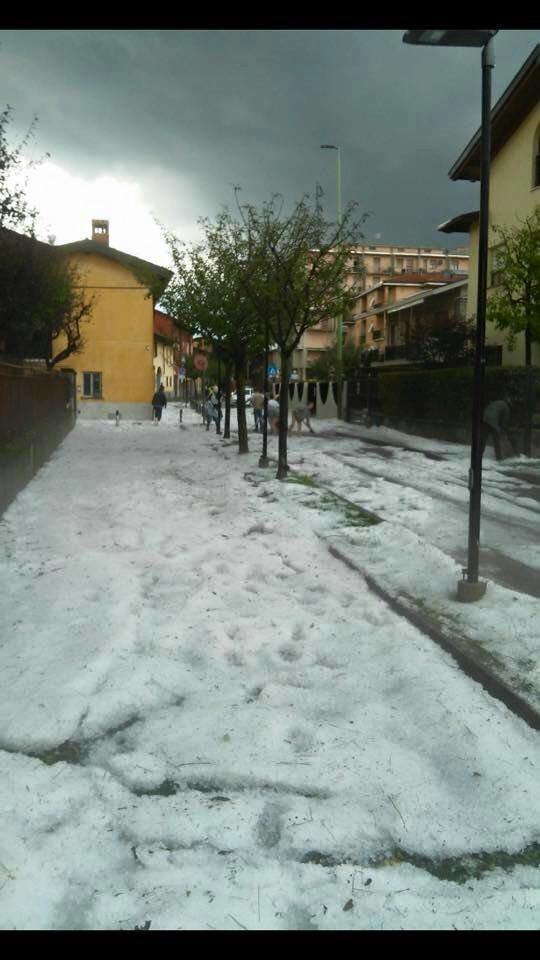 Severe Weather Europe Diese Seite gefällt mir · 15 Std. ·    Aftermath of a big hailstorm in Bergamo, N Italy this afternoon!