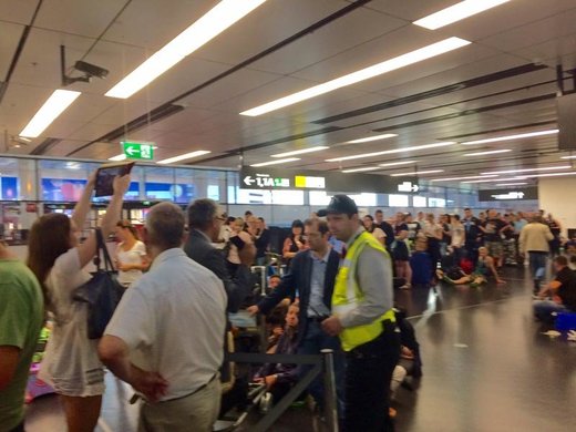 Am Flughafen Wien sind viele Passagiere wegen des Gewitters gestrandet. Juli 2016