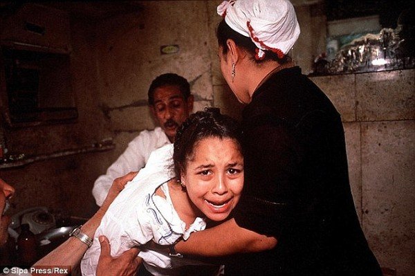 grausame Zeremonie Verstümmelung,Beschneidung Mädchen