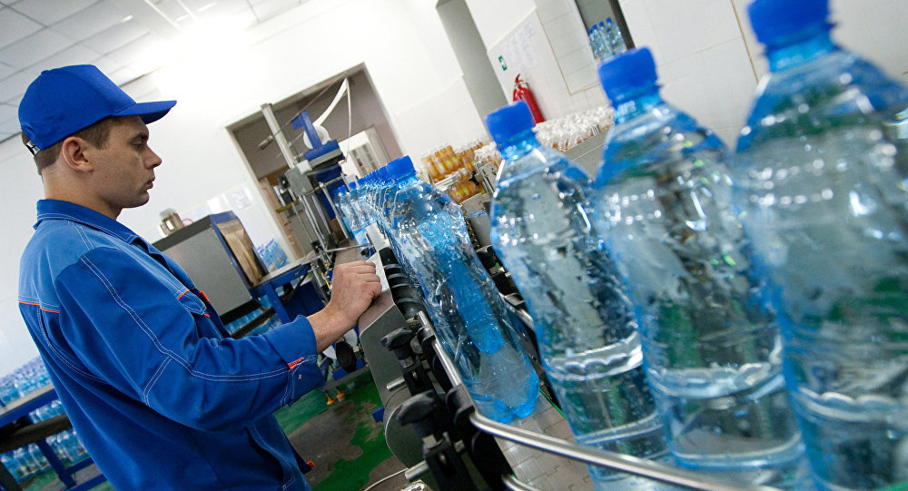 Wasser aus Plastikflaschen