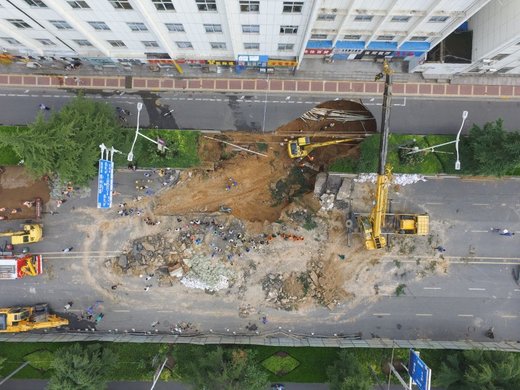 Erdloch Erdfall in China August 2016
