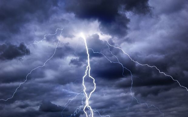 Blitz symbolbild, Blitzschlag, Gewitter, unwetter symbolbild