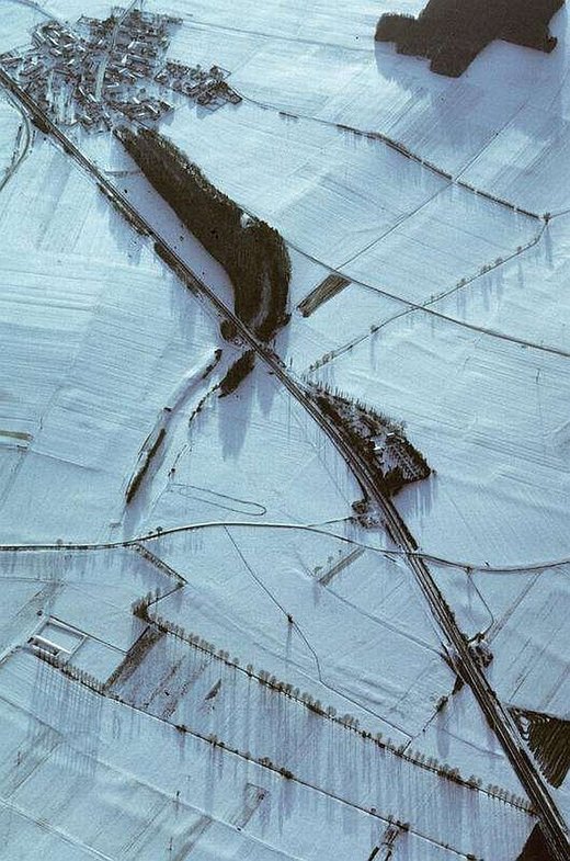 Luftbild des Karlsgrabens im Winter aus nordöstlicher Richtung.