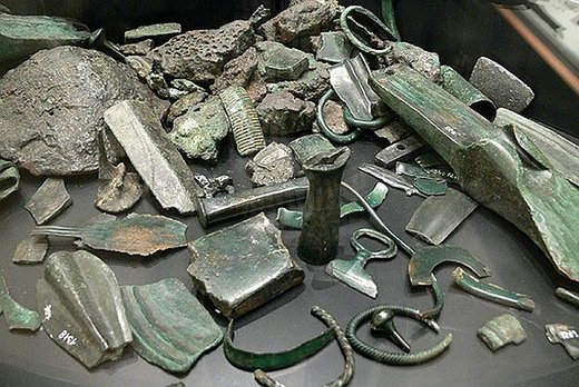 Bronzezeit - Bronzeobjekte aus einem Depotfund zeigen die Kunstfertigkeit der Metallverarbeitung