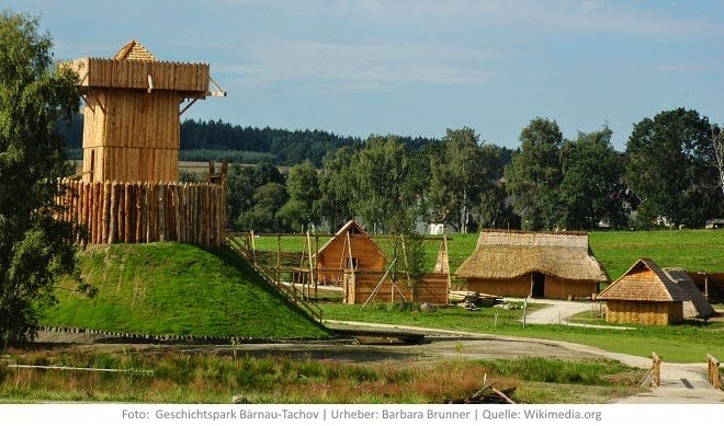 Rekonstruierte Motte im Geschichtspark Bärnau-Tachov