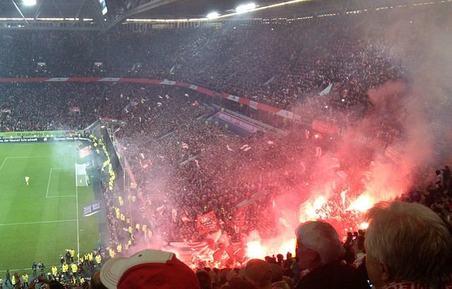Gewalt im Fußballstadion, Fußballfans, Fußballspiel, Fangewalt