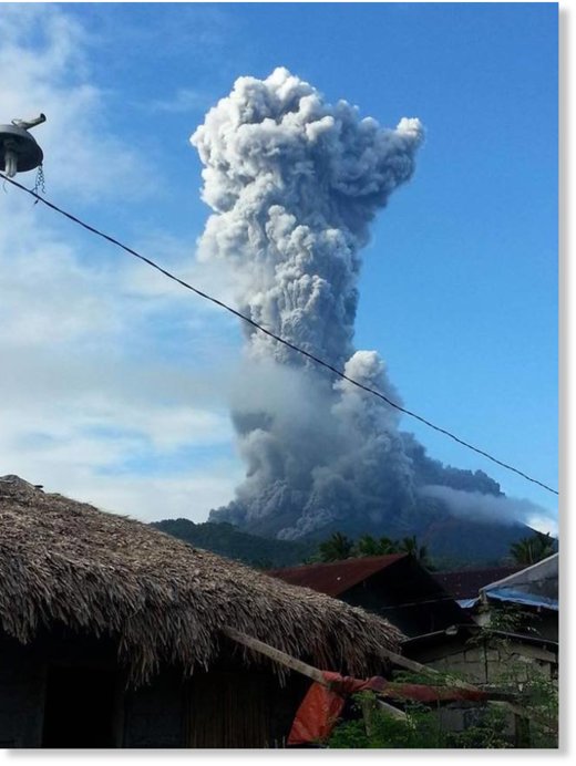 The ash column from the Mt Bulusan phreatic eruption on October 23, 2016 is 2.5 kilometers high. 