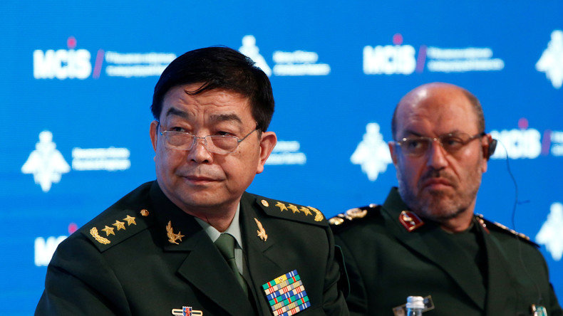 Der chinesische Verteidigungsminister Chang Wanquan und der iranische Verteidigungsminister Hossein Dehghan