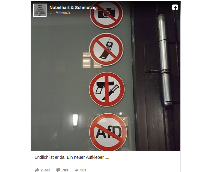 Anti-AfD Aufkleber Berliner Restaurant