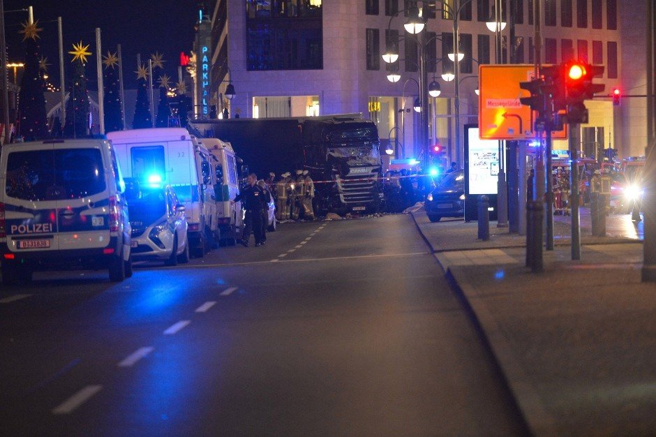 Klicken um zu vergrößern unfallstelle berlin lastwagen