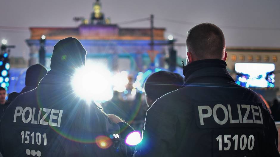 polizisten berlin, brandenburger tor