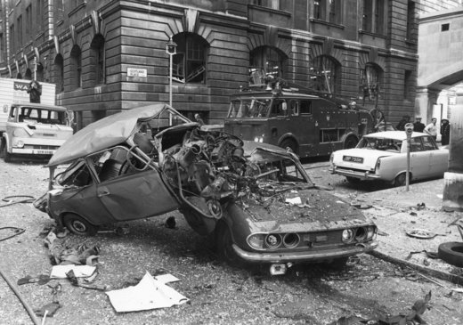 Am 8. März 1973 explodiert in Whitehall, Grossbritannien, eine Autobombe. 